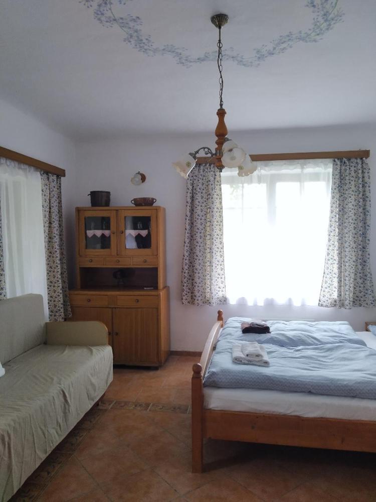 Ubytovani Pod Jilmem Zar Chambre photo